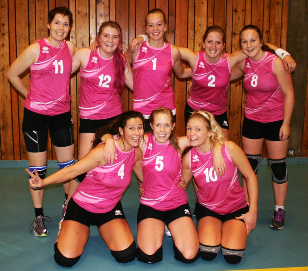 Nesodden Volleyballklubbs damelag var strålende fornøyde med tredjeplassen i helgens turneringsdebut. Bak fra venstre: Marit N. Olsen, Jenny Aurora Nygård Paulsen, Camilla Holmsen, Eirin Visted og Terese Sandvik. Foran fra venstre: Rose Gjøvik, Lotte Berger og Annik Bergum.